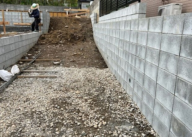 現地をご見学に行く際は、道路の幅や周辺の交通量、施設などをご確認頂くことをおすすめします!ある程度イメージをつけたいという場合は、同売主の施工事例や完成パースもお見せします。