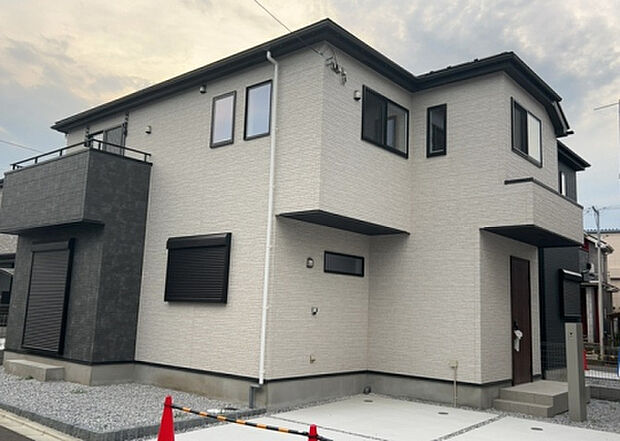 ついに完成致しました!現地をご見学に行く際は、道路の幅や周辺の交通量、施設などをご確認頂くことをおすすめします!物件の流れが早いため、内見をしたい方はお早めに当社営業までお問い合わせ頂きご予約下さい!