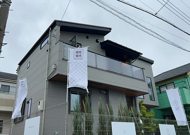 ついに完成致しました!現地をご見学に行く際は、道路の幅や周辺の交通量、施設などをご確認頂くことをおすすめします!物件の流れが早いため、内見をしたい方はお早めに当社営業までお問い合わせ頂きご予約下さい!