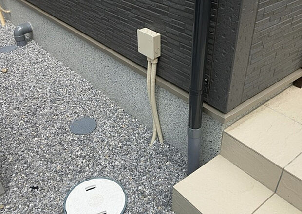 木造住宅とは土台、壁、柱など建築物の強度を支える構造体の材に木が使用されている構造を指します。構造体は建物の自重を支えるだけではなく風圧や水圧、積裁荷重などあらゆる衝撃に耐えるための基礎です。