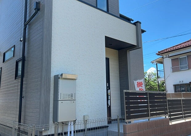 ついに完成致しました!現地をご見学に行く際は、道路の幅や周辺の交通量、施設などをご確認頂くことをおすすめします!物件の流れが早いため、内見をしたい方はお早めに当社営業までお問い合わせ頂きご予約下さい!