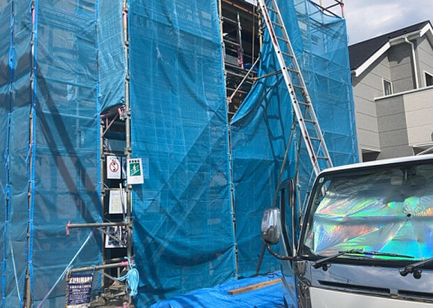現地をご見学に行く際は、道路の幅や周辺の交通量、施設などをご確認頂くことをおすすめします!ある程度イメージをつけたいという場合は、同売主の施工事例や完成パースもお見せします。