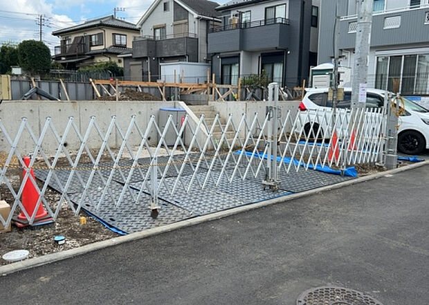 木造住宅とは土台、壁、柱など建築物の強度を支える構造体の材に木が使用されている構造を指します。構造体は建物の自重を支えるだけではなく風圧や水圧、積裁荷重などあらゆる衝撃に耐えるための基礎です。