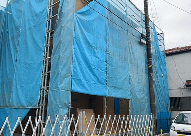 木造住宅とは土台、壁、柱など建築物の強度を支える構造体の材に木が使用されている構造を指します。構造体は建物の自重を支えるだけではなく風圧や水圧、積裁荷重などあらゆる衝撃に耐えるための基礎です。