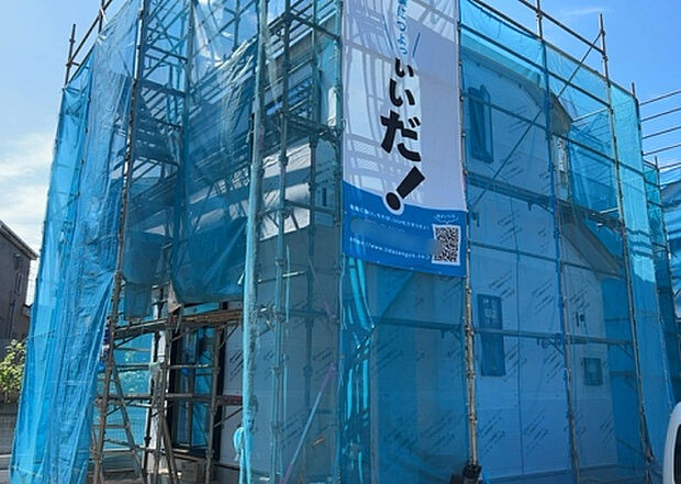 木造住宅とは土台、壁、柱など建築物の強度を支える構造体の材に木が使用されている構造を指します。構造体は建物の自重を支えるだけではなく風圧や水圧、積裁荷重などあらゆる衝撃に耐えるための基礎です。