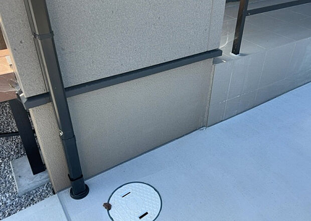 木造住宅とは土台、壁、柱など建築物の強度を支える構造体の材に木が使用されている構造を指します。構造体は建物の自重を支えるだけではなく風圧や水圧、積裁荷重などあらゆる衝撃に耐えるための基礎です。