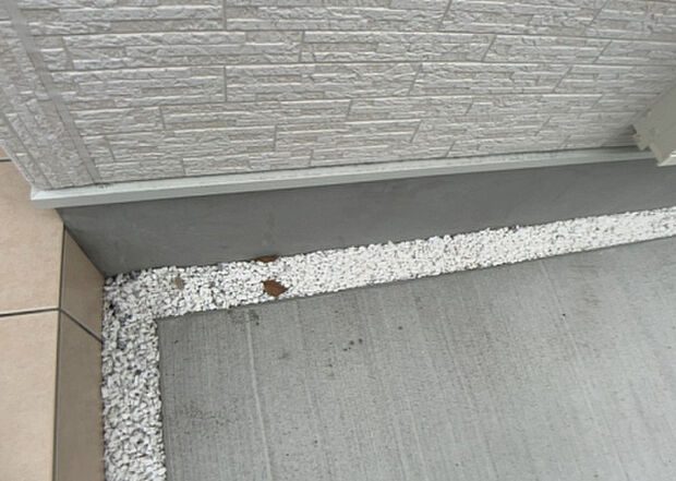 木造住宅とは土台、壁、柱など建築物の強度を支える構造体の材に木が使用されている構造を指します。構造体は建物の自重を支えるだけではなく風圧や水圧、積裁荷重などあらゆる衝撃に耐えるための基礎です。