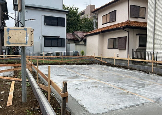 家族でのBBQを行うのであれば3坪程度の広さがあればよいでしょう。ガーデニングや家庭菜園を楽しむ際は、手入れが行き届く範囲にすると安心です。また、庭のある方角や接道が気になる方は事前に確認しましょう。