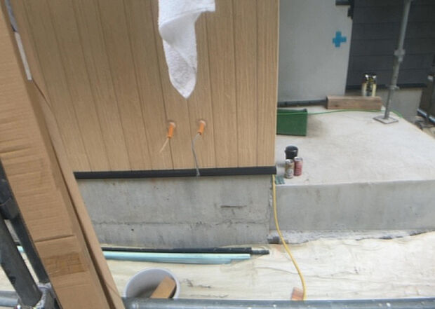 木造住宅とは土台、壁、柱など建築物の強度を支える構造体の材に木が使用されている構造を指します。構造体は建物の自重を支えるだけではなく風圧や水圧、積裁荷重などあらゆる衝撃に耐えるための基礎です。