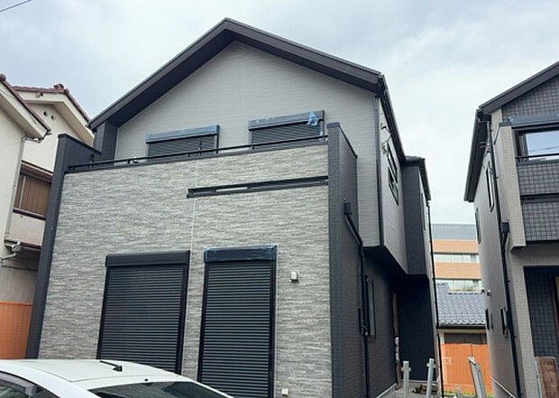 現地をご見学に行く際は、道路の幅や周辺の交通量、施設などをご確認頂くことをおすすめします!ある程度イメージをつけたいという場合は、同売主の施工事例や完成パースもお見せします。