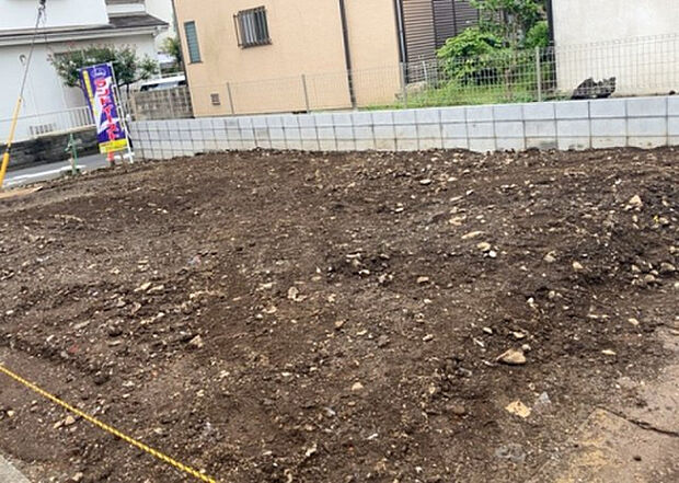 木造住宅とは土台、壁、柱など建築物の強度を支える構造体の材に木が使用されている構造を指します。構造体は建物の自重を支えるだけではなく風圧や水圧、積裁荷重などあらゆる衝撃に耐えるための基礎です。