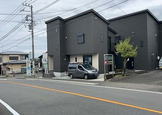 ついに完成致しました!現地をご見学に行く際は、道路の幅や周辺の交通量、施設などをご確認頂くことをおすすめします!物件の流れが早いため、内見をしたい方はお早めに当社営業までお問い合わせ頂きご予約下さい!
