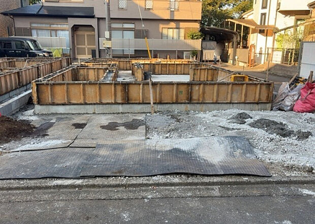 現地をご見学に行く際は、道路の幅や周辺の交通量、施設などをご確認頂くことをおすすめします!ある程度イメージをつけたいという場合は、同売主の施工事例や完成パースもお見せします。