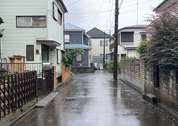 桜や紅葉の名所に出かける人は多いと思いますが、家にいながら季節の移ろいを感じる生活を送りませんか？リビングや窓から見える景色が生活を彩るワンポイントに！現地から見える景色を堪能してみては如何でしょう。