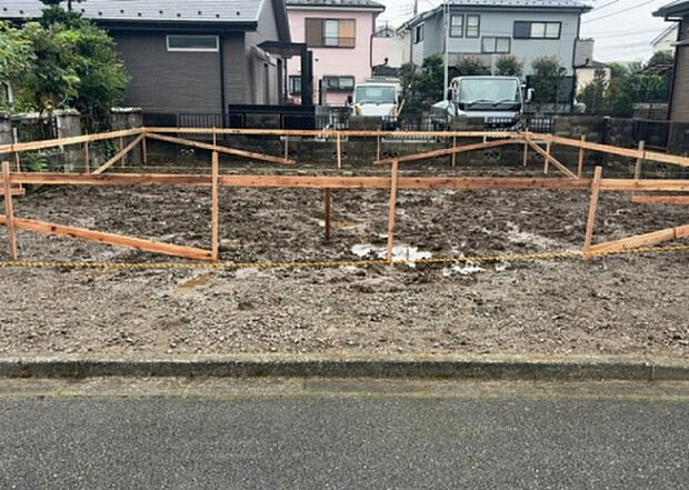 現地をご見学に行く際は、道路の幅や周辺の交通量、施設などをご確認頂くことをおすすめします!ある程度イメージをつけたいという場合は、同売主の施工事例や完成パースもお見せします。
