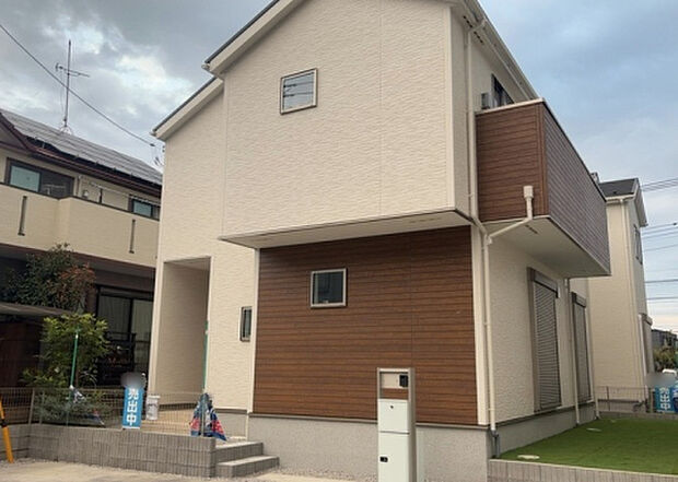 ついに完成致しました!現地をご見学に行く際は、道路の幅や周辺の交通量、施設などをご確認頂くことをおすすめします!物件の流れが早いため、内見をしたい方はお早めに当社営業までお問い合わせ頂きご予約下さい!