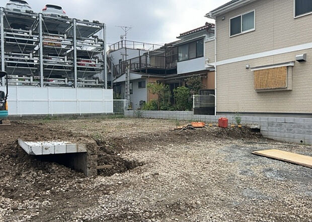 現地をご見学に行く際は、道路の幅や周辺の交通量、施設などをご確認頂くことをおすすめします!ある程度イメージをつけたいという場合は、同売主の施工事例や完成パースもお見せします。