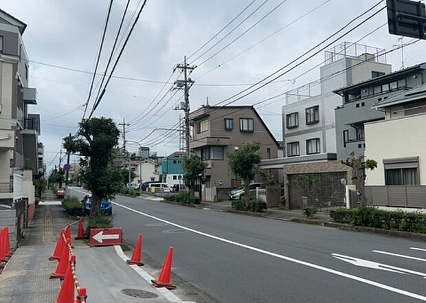 桜や紅葉の名所に出かける人は多いと思いますが、家にいながら季節の移ろいを感じる生活を送りませんか?リビングや窓から見える景色が生活を彩るワンポイントに!現地から見える景色を堪能してみては如何でしょう。