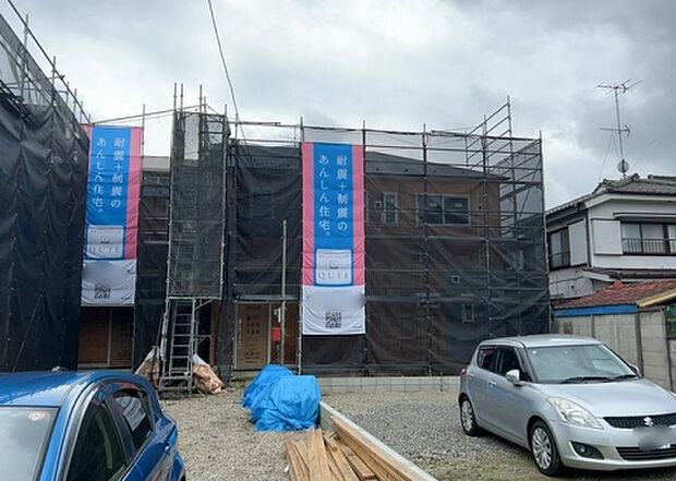 木造住宅とは土台、壁、柱など建築物の強度を支える構造体の材に木が使用されている構造を指します。構造体は建物の自重を支えるだけではなく風圧や水圧、積裁荷重などあらゆる衝撃に耐えるための基礎です。