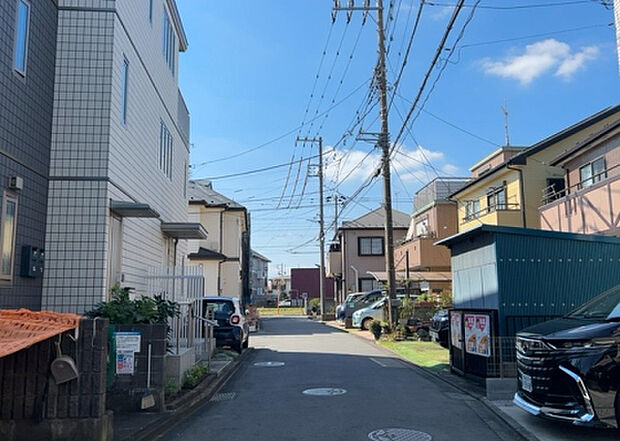 桜や紅葉の名所に出かける人は多いと思いますが、家にいながら季節の移ろいを感じる生活を送りませんか？リビングや窓から見える景色が生活を彩るワンポイントに！現地から見える景色を堪能してみては如何でしょう。