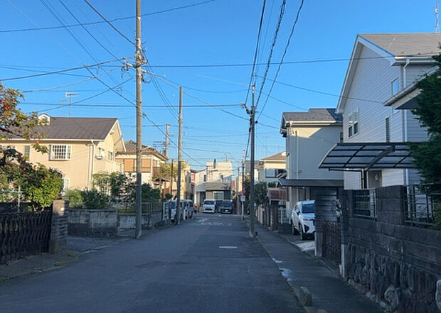 桜や紅葉の名所に出かける人は多いと思いますが、家にいながら季節の移ろいを感じる生活を送りませんか?リビングや窓から見える景色が生活を彩るワンポイントに!現地から見える景色を堪能してみては如何でしょう。