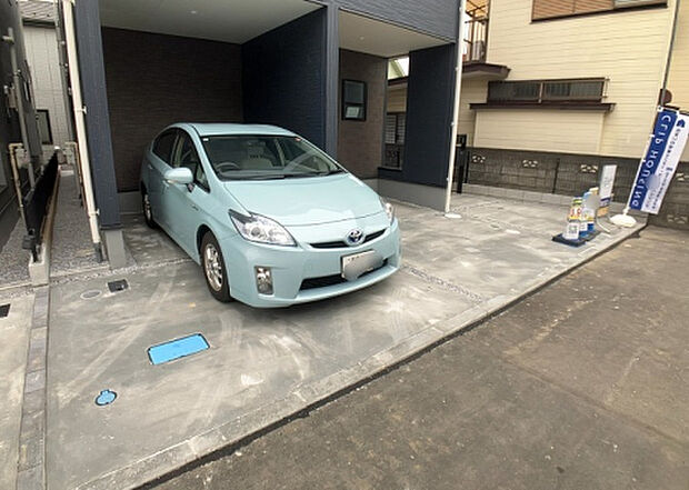 【駐車場】駐車場と明記されていても、最小スペースでつくられた駐車場だと大型車は駐車できなかったり、出入りしにくくなったりする可能性があります。お車のサイズと購入したい物件の駐車場のサイズを現地で確認しましょう。