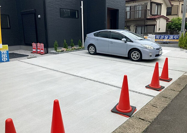 【駐車場】駐車場と明記されていても、最小スペースでつくられた駐車場だと大型車は駐車できなかったり、出入りしにくくなったりする可能性があります。お車のサイズと購入したい物件の駐車場のサイズを現地で確認しましょう。