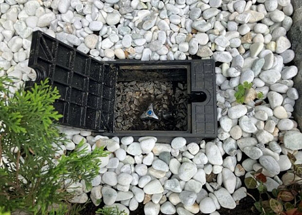 【その他設備】敷地内には、散水栓や立水栓があります。水道水を直接利用できるため、水を運ぶ手間を省くことが出来ます。大量の水を必要とする洗車作業や清掃などに役立ちます。その他設備とあわせて、現地でご確認ください。