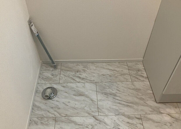 【ランドリースペース】ランドリースペースも気になります。洗濯機置場があり「洗う、干す、取り込む、アイロンがけ、たたむ」など、洗濯に関する家事をするための空間です。広さや収納など付帯設備も含めて、詳細は現地でご確認ください。