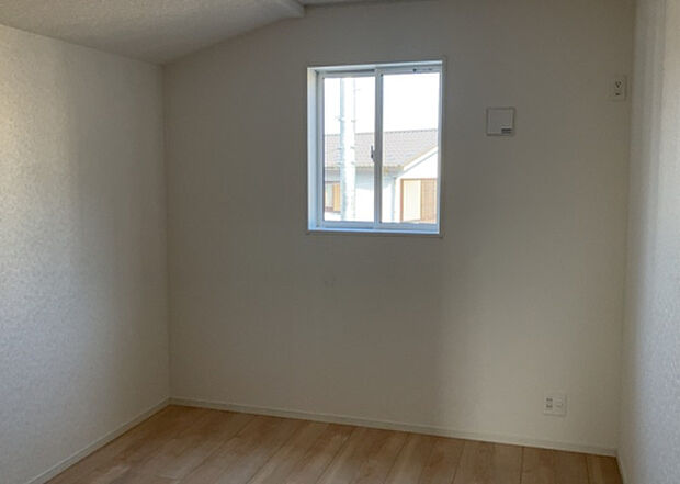 【子供部屋】子供が何人でも年齢によっては、受験時にしっかり壁のある個室があった方が良い場合もあります。難しい問題ですが、兄弟の人数や、性別や年齢差によって状況が異なりますので、数年後のこともしっかり考えましょう。