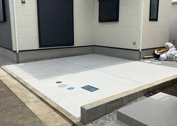 【駐車場】駐車場と明記されていても、最小スペースでつくられた駐車場だと大型車は駐車できなかったり、出入りしにくくなったりする可能性があります。お車のサイズと購入したい物件の駐車場のサイズを現地で確認しましょう。