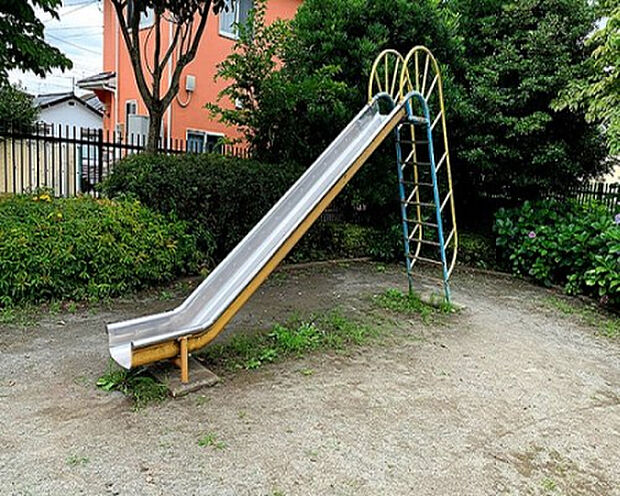 小山三ツ目東公園(約696m)