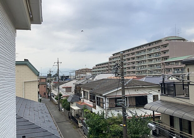 【物件からの展望】眺望を気にして物件を探す場合、前面に建物が建っていないか現地で確認しましょう!前面に建物があると景色はもちろん、日当たりや風通しにも影響が出てきます。住んだ時のことを想像しながら現地見学をしましょう。