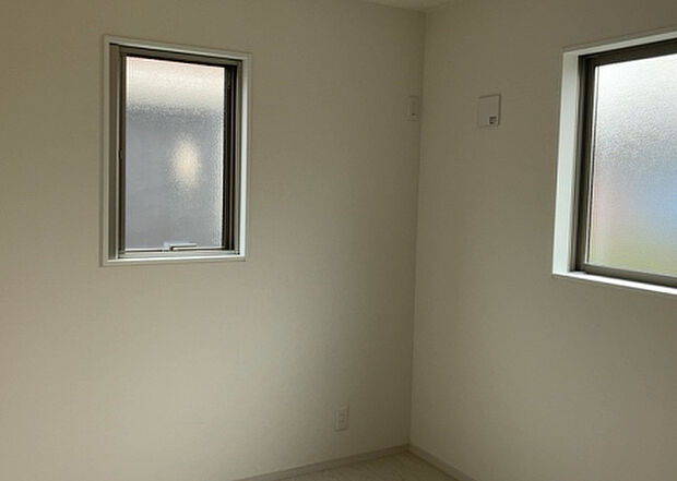 【子供部屋】子供が何人でも年齢によっては、受験時にしっかり壁のある個室があった方が良い場合もあります。難しい問題ですが、兄弟の人数や、性別や年齢差によって状況が異なりますので、数年後のこともしっかり考えましょう。