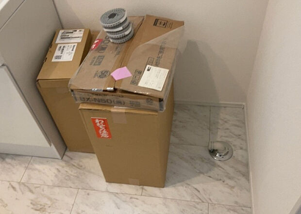 【ランドリースペース】ランドリースペースも気になります。洗濯機置場があり「洗う、干す、取り込む、アイロンがけ、たたむ」など、洗濯に関する家事をするための空間です。広さや収納など付帯設備も含めて、詳細は現地でご確認ください。