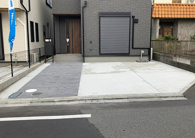 【駐車場】駐車場と明記されていても、最小スペースでつくられた駐車場だと大型車は駐車できなかったり、出入りしにくくなったりする可能性があります。お車のサイズと購入したい物件の駐車場のサイズを現地で確認しましょう。