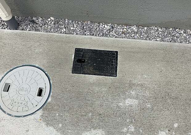 【その他設備】敷地内には、散水栓や立水栓があります。水道水を直接利用できるため、水を運ぶ手間を省くことが出来ます。大量の水を必要とする洗車作業や清掃などに役立ちます。その他設備とあわせて、現地でご確認ください。