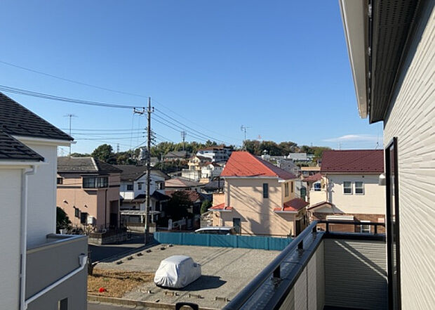 【物件からの展望】眺望を気にして物件を探す場合、前面に建物が建っていないか現地で確認しましょう!前面に建物があると景色はもちろん、日当たりや風通しにも影響が出てきます。住んだ時のことを想像しながら現地見学をしましょう。