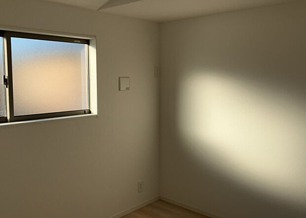 【子供部屋】子供が何人でも年齢によっては、受験時にしっかり壁のある個室があった方が良い場合もあります。難しい問題ですが、兄弟の人数や、性別や年齢差によって状況が異なりますので、数年後のこともしっかり考えましょう。