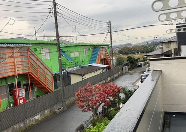 【物件からの展望】眺望を気にして物件を探す場合、前面に建物が建っていないか現地で確認しましょう!前面に建物があると景色はもちろん、日当たりや風通しにも影響が出てきます。住んだ時のことを想像しながら現地見学をしましょう。