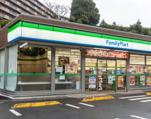 ファミリーマート 町田南大谷店(約718m)