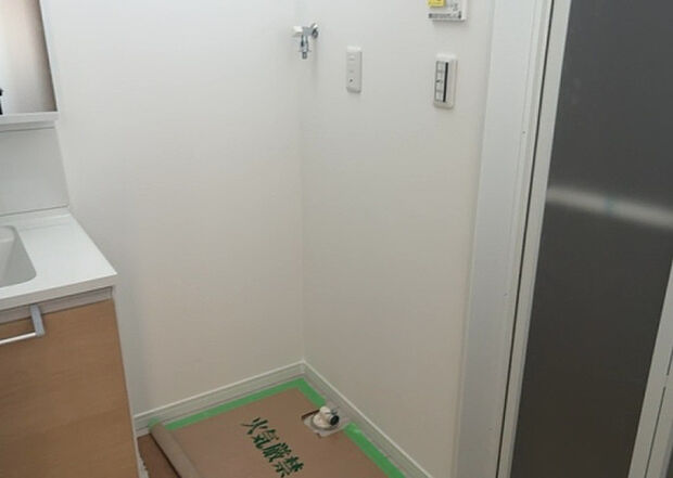 【ランドリースペース】ランドリースペースも気になります。洗濯機置場があり「洗う、干す、取り込む、アイロンがけ、たたむ」など、洗濯に関する家事をするための空間です。広さや収納など付帯設備も含めて、詳細は現地でご確認ください。