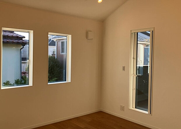 【子供部屋】子供が何人でも年齢によっては、受験時にしっかり壁のある個室があった方が良い場合もあります。難しい問題ですが、兄弟の人数や、性別や年齢差によって状況が異なりますので、数年後のこともしっかり考えましょう。