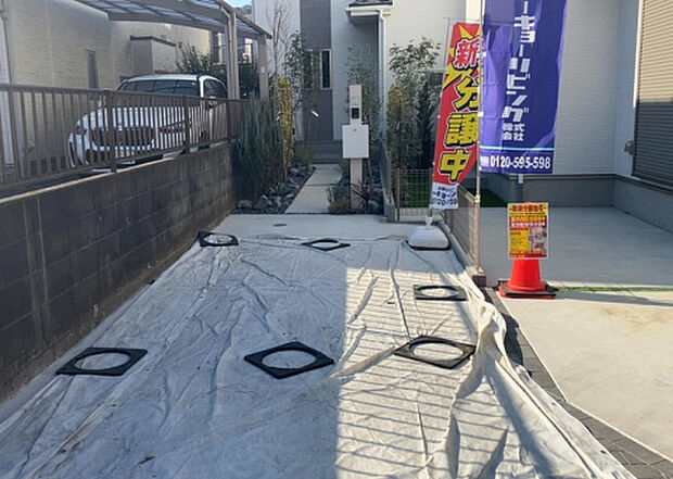 【駐車場】駐車場と明記されていても、最小スペースでつくられた駐車場だと大型車は駐車できなかったり、出入りしにくくなったりする可能性があります。お車のサイズと購入したい物件の駐車場のサイズを現地で確認しましょう。