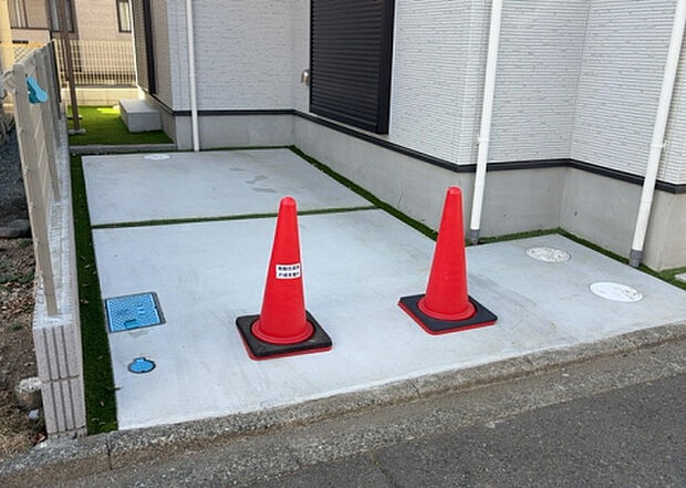 【駐車場】駐車場と明記されていても、最小スペースでつくられた駐車場だと大型車は駐車できなかったり、出入りしにくくなったりする可能性があります。お車のサイズと購入したい物件の駐車場のサイズを現地で確認しましょう。