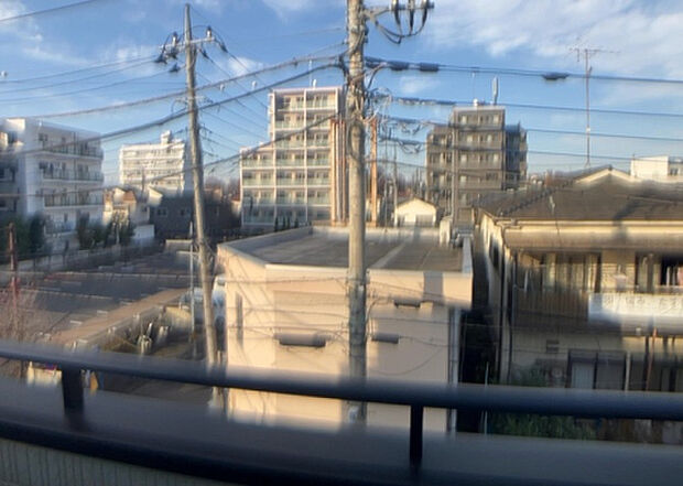 【物件からの展望】眺望を気にして物件を探す場合、前面に建物が建っていないか現地で確認しましょう！前面に建物があると景色はもちろん、日当たりや風通しにも影響が出てきます。住んだ時のことを想像しながら現地見学をしましょう。