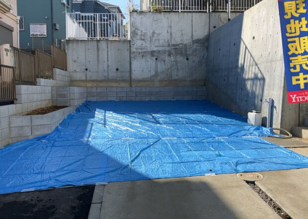 【駐車場_2】駐車場と明記されていても、最小スペースでつくられた駐車場だと大型車は駐車できなかったり、出入りしにくくなったりする可能性があります。お車のサイズと購入したい物件の駐車場のサイズを現地で確認しましょう。