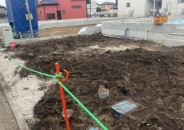 【その他設備】敷地内には、散水栓や立水栓があります。水道水を直接利用できるため、水を運ぶ手間を省くことが出来ます。大量の水を必要とする洗車作業や清掃などに役立ちます。その他設備とあわせて、現地でご確認ください。