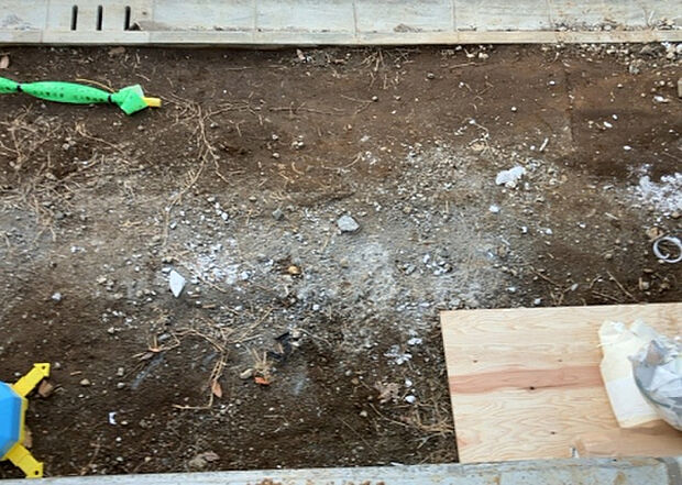 【駐車場】駐車場と明記されていても、最小スペースでつくられた駐車場だと大型車は駐車できなかったり、出入りしにくくなったりする可能性があります。お車のサイズと購入したい物件の駐車場のサイズを現地で確認しましょう。