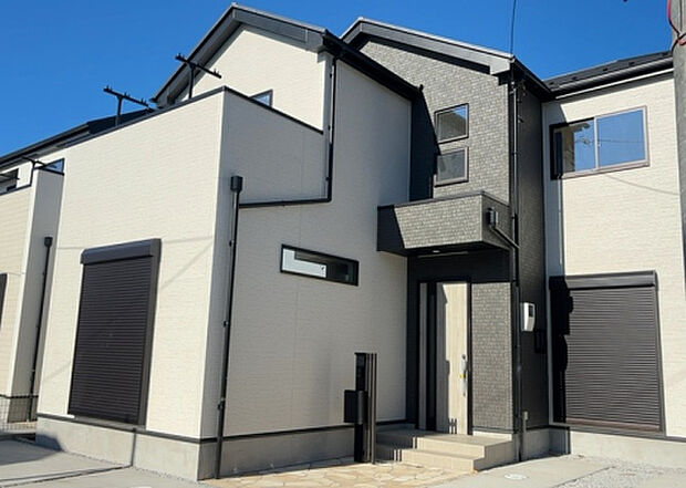 【前面道路含む現地写真_2】お持ちの車種によっては前面道路が広い方が便利でしょう。しかし、前面道路が広ければその分交通量が多くなるため、騒音などが気になる場合があります。実際に現地を見学し、周辺交通量や騒音などを確認しましょう！